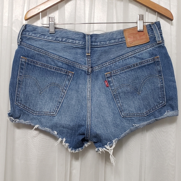 Levi's 501 Jean Cut Off Shorts Sz 31 - Picture 3 of 15